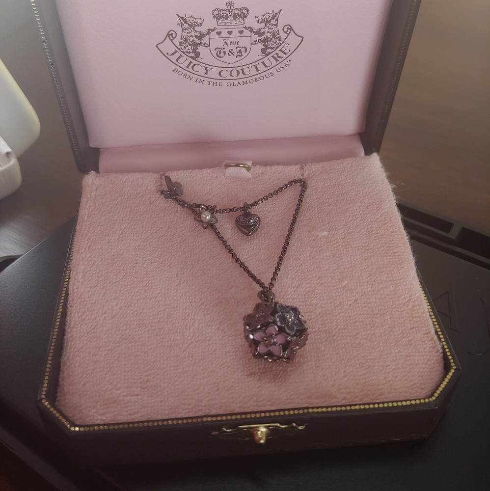 Juicy couture necklace